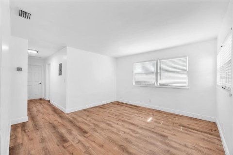 Casa en venta en Tampa, Florida, 3 dormitorios, 80.27 m2 № 1791367 - foto 5