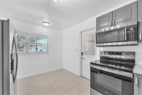 Casa en venta en Tampa, Florida, 3 dormitorios, 80.27 m2 № 1791367 - foto 13