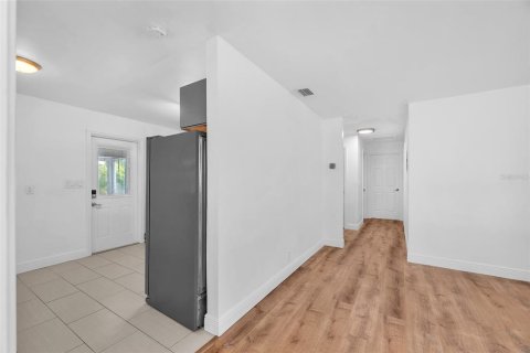 Casa en venta en Tampa, Florida, 3 dormitorios, 80.27 m2 № 1791367 - foto 4