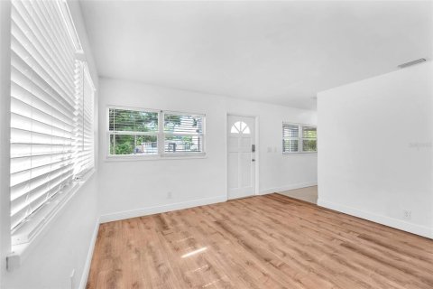 Casa en venta en Tampa, Florida, 3 dormitorios, 80.27 m2 № 1791367 - foto 6