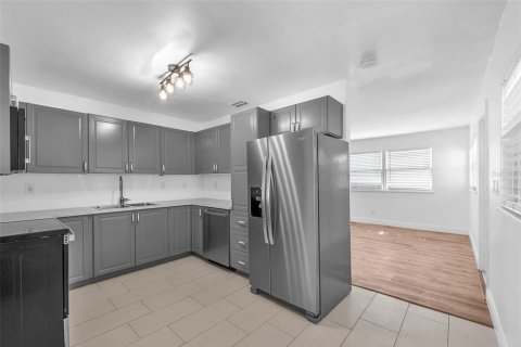 Casa en venta en Tampa, Florida, 3 dormitorios, 80.27 m2 № 1791367 - foto 12