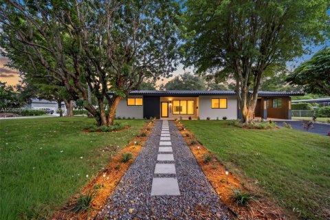 House in Miami, Florida 3 bedrooms, 169.83 sq.m. № 2342946