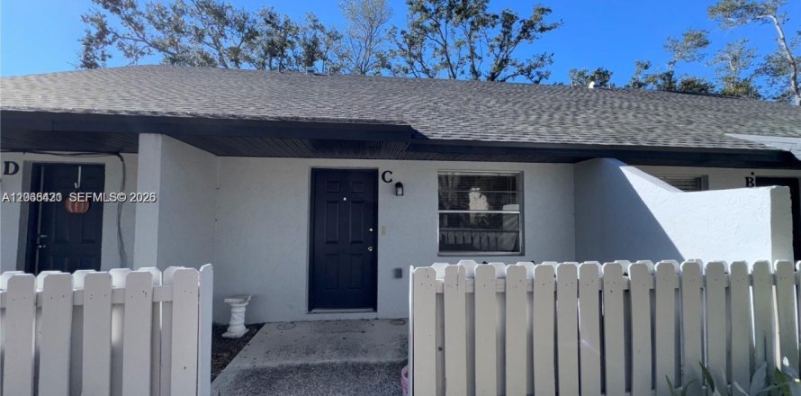 Townhouse in St. Lucie, Florida 2 bedrooms, 86.96 sq.m. № 2282761