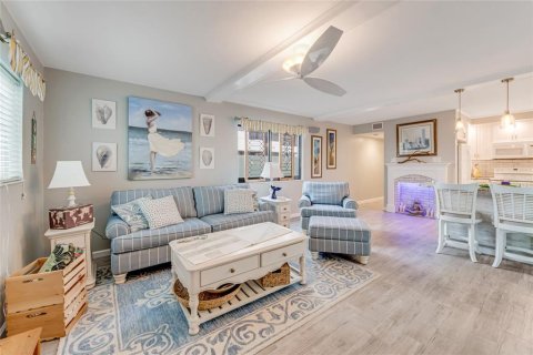 Condo in Daytona Beach, Florida, 2 bedrooms  № 1584192 - photo 15
