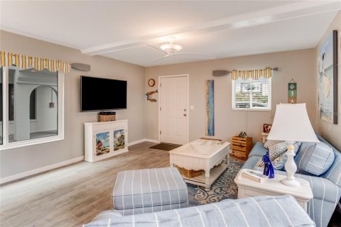 Condo in Daytona Beach, Florida, 2 bedrooms  № 1584192 - photo 14