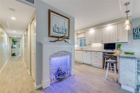 Condo in Daytona Beach, Florida, 2 bedrooms  № 1584192 - photo 11