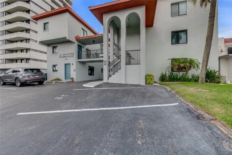 Condo in Daytona Beach, Florida, 2 bedrooms  № 1584192 - photo 2