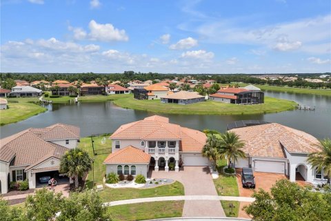 House in BELLALAGO in Kissimmee, Florida 4 bedrooms, 332.87 sq.m. № 1777193 - photo 3