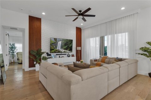 House in BELLALAGO in Kissimmee, Florida 4 bedrooms, 332.87 sq.m. № 1777193 - photo 19