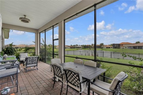 House in BELLALAGO in Kissimmee, Florida 4 bedrooms, 332.87 sq.m. № 1777193 - photo 4