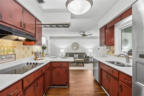 House in Dunedin, Florida 4 bedrooms, 162.86 sq.m. № 1901538 - photo 9
