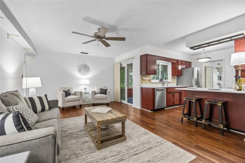 House in Dunedin, Florida 4 bedrooms, 162.86 sq.m. № 1901538 - photo 12