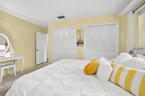 House in Dunedin, Florida 4 bedrooms, 162.86 sq.m. № 1901538 - photo 25