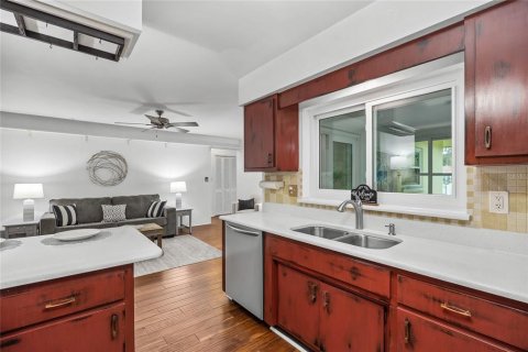 House in Dunedin, Florida 4 bedrooms, 162.86 sq.m. № 1901538 - photo 11
