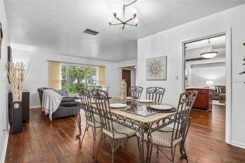 House in Dunedin, Florida 4 bedrooms, 162.86 sq.m. № 1901538 - photo 7