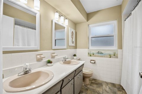 House in Dunedin, Florida 4 bedrooms, 162.86 sq.m. № 1901538 - photo 23