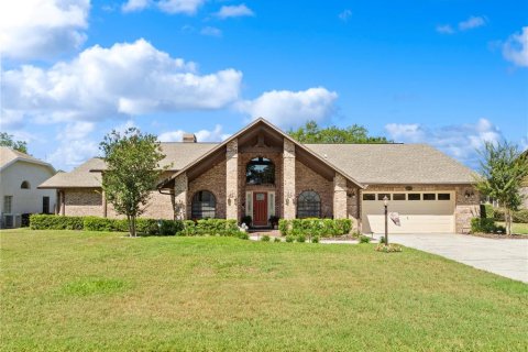 House in Zephyrhills, Florida 3 bedrooms, 227.61 sq.m. № 2103219
