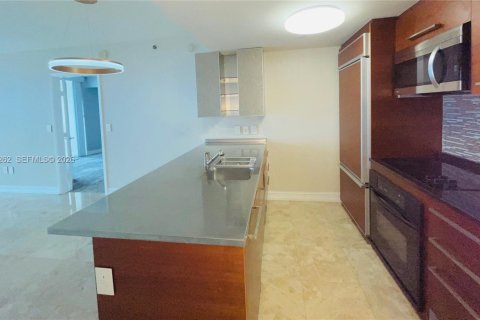 Снять в аренду кондоминиум в Халландейл-Бич, Флорида 2 спальни, 100.89м2, № 1999447 - фото 6