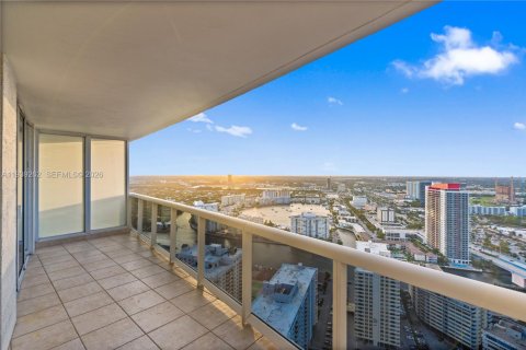 Copropriété à louer à Hallandale Beach, Floride: 2 chambres, 100.89 m2 № 1999447 - photo 30