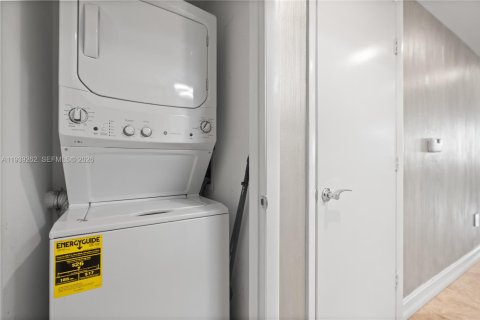 Copropriété à louer à Hallandale Beach, Floride: 2 chambres, 100.89 m2 № 1999447 - photo 27