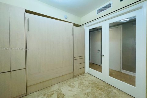 Снять в аренду кондоминиум в Халландейл-Бич, Флорида 2 спальни, 100.89м2, № 1999447 - фото 19