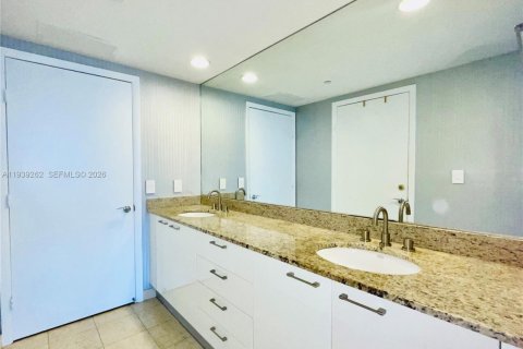 Снять в аренду кондоминиум в Халландейл-Бич, Флорида 2 спальни, 100.89м2, № 1999447 - фото 14