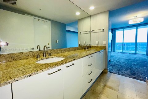 Снять в аренду кондоминиум в Халландейл-Бич, Флорида 2 спальни, 100.89м2, № 1999447 - фото 13