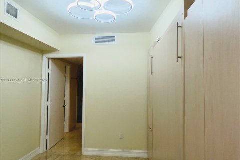 Снять в аренду кондоминиум в Халландейл-Бич, Флорида 2 спальни, 100.89м2, № 1999447 - фото 18