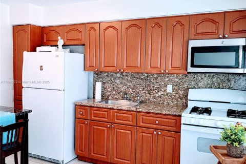 Condo in Miami Beach, Florida, 1 bedroom  № 1938182 - photo 6