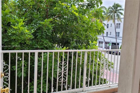 Condo in Miami Beach, Florida, 1 bedroom  № 1938182 - photo 18