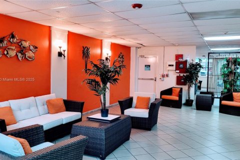 Condo in Miami Beach, Florida, 1 bedroom  № 1938182 - photo 2