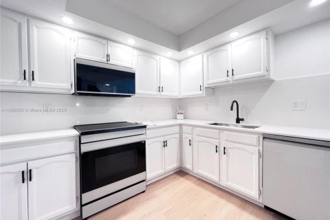 Copropriété à louer à Lauderdale-by-the-Sea, Floride: 2 chambres, 130.06 m2 № 1979371 - photo 23