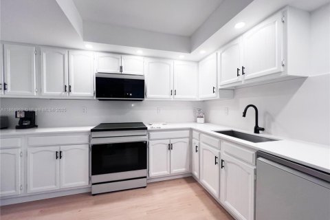 Copropriété à louer à Lauderdale-by-the-Sea, Floride: 2 chambres, 130.06 m2 № 1979371 - photo 22