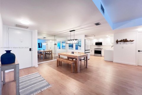 Copropriété à louer à Lauderdale-by-the-Sea, Floride: 2 chambres, 130.06 m2 № 1979371 - photo 4