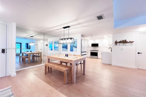 Copropriété à louer à Lauderdale-by-the-Sea, Floride: 2 chambres, 130.06 m2 № 1979371 - photo 6