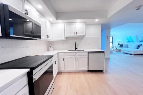 Copropriété à louer à Lauderdale-by-the-Sea, Floride: 2 chambres, 130.06 m2 № 1979371 - photo 24