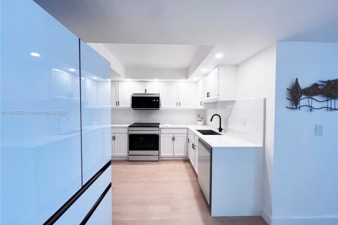 Copropriété à louer à Lauderdale-by-the-Sea, Floride: 2 chambres, 130.06 m2 № 1979371 - photo 21