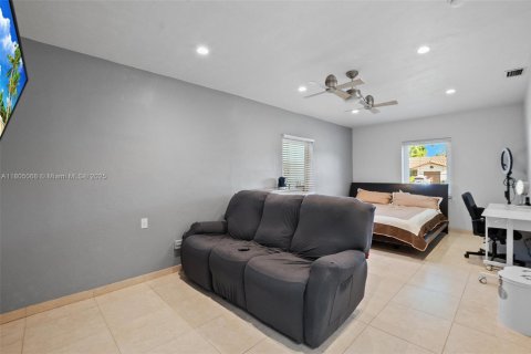 House in Miami Springs, Florida 3 bedrooms, 193.24 sq.m. № 1738914 - photo 26