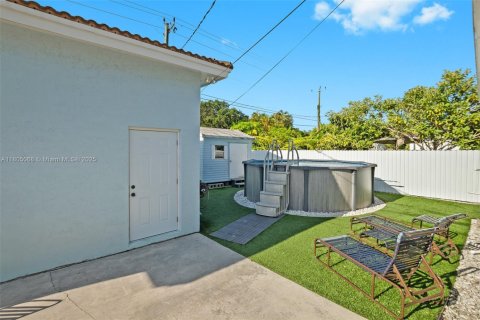 House in Miami Springs, Florida 3 bedrooms, 193.24 sq.m. № 1738914 - photo 19