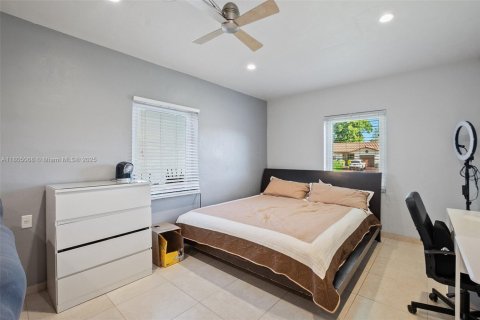 House in Miami Springs, Florida 3 bedrooms, 193.24 sq.m. № 1738914 - photo 28