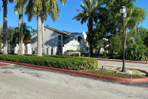 Condominio en alquiler en Doral, Florida, 2 dormitorios, 104.79 m2 № 1983646 - foto 3