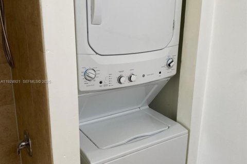 Condominio en alquiler en Doral, Florida, 2 dormitorios, 104.79 m2 № 1983646 - foto 16