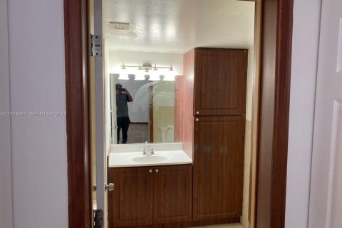 Condominio en alquiler en Doral, Florida, 2 dormitorios, 104.79 m2 № 1983646 - foto 20