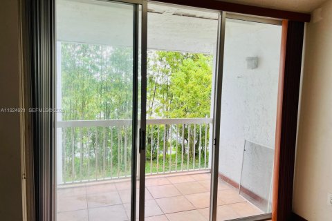 Condominio en alquiler en Doral, Florida, 2 dormitorios, 104.79 m2 № 1983646 - foto 8
