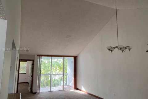 Condominio en alquiler en Doral, Florida, 2 dormitorios, 104.79 m2 № 1983646 - foto 9