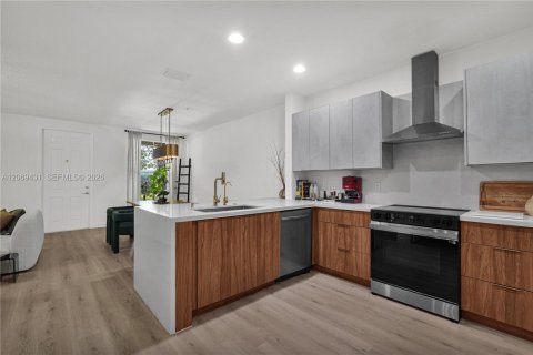 Townhouse in Coconut Creek, Florida 3 bedrooms, 164.25 sq.m. № 2311685 - photo 15