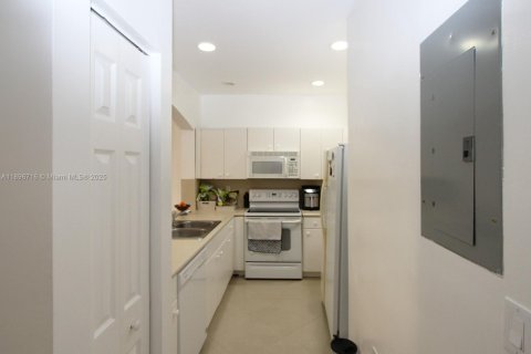 Condominio en alquiler en Doral, Florida, 2 dormitorios, 136.57 m2 № 1948369 - foto 12
