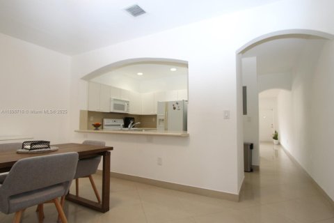 Condominio en alquiler en Doral, Florida, 2 dormitorios, 136.57 m2 № 1948369 - foto 13
