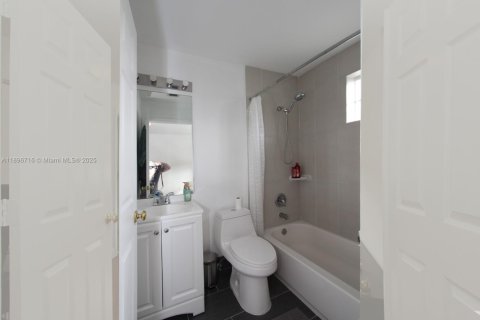 Condominio en alquiler en Doral, Florida, 2 dormitorios, 136.57 m2 № 1948369 - foto 20