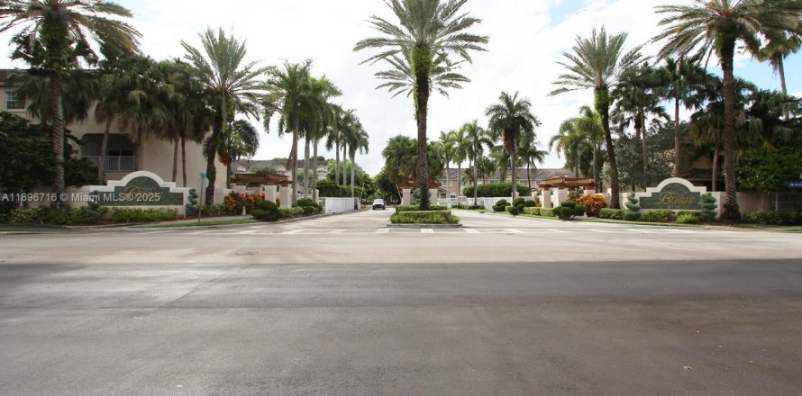 Condominio en Doral, Florida, 2 dormitorios № 1948369